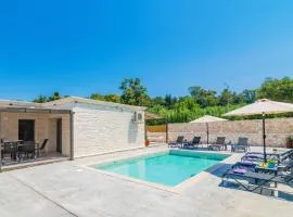 Villa Casa Liveris by Villa Plus