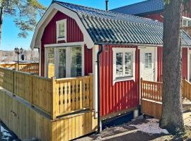 4 person holiday home in HUDDINGE-By Traum, hotell i Huddinge