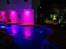 Amazing Modern Property 5 BR Next to French QT & Bourbon