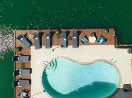 Lakeshore Inn โรงแรมในเลคออสวีโก