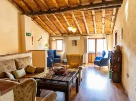 Encanto Rústico: Chimenea y Barbacoa Norte Córdoba