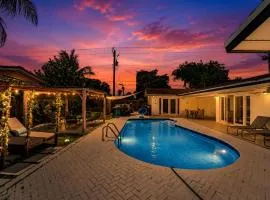Villa Velvet - Heated Pool & Minutes to Beaches
