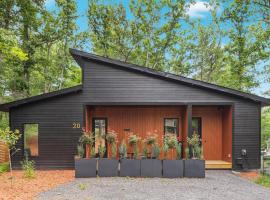 Mount Jackson में, होटल Cozy 2-bedroom cabin in welcoming Shenandoah, Basye with WiFi, AC, EV