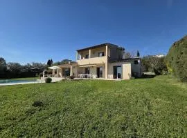 Villa 5P jardin Piscine wifi clim proche village Mouans sartoux et cannes