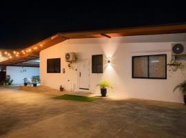 Piarco Airport Guest House, hotel v destinaci Piarco
