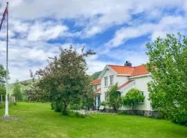 4 Bedroom Gorgeous Home In Averøy
