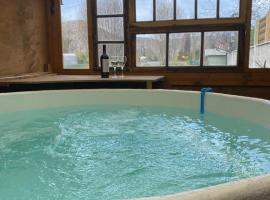 Cabaña con quincho, tinaja y piscina, hotel din Coinco