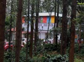 The Inchara Hill View HomeStay: Chikmagalūr şehrinde bir otel