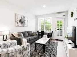 Charming 1 Bed - Balcony - Free Parking Downtown, #206