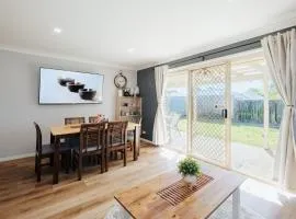 Peaceful North Lakes Haven – A Touch of Zen