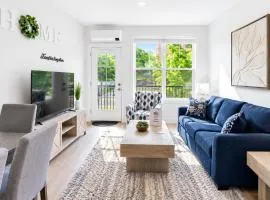 Elegant New-Build Suite - Walk to Everything, Suite 208