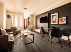 Stylish CBD 1BR - Gym & Lounge - Next to Chinatown