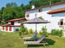 Ferme rénovée du 16ème siècle Sare