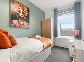 4BR Mitchell Street Apartment Sleeps 6 by Stay With Us