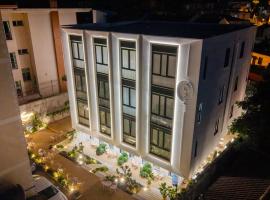Saturn ApartHotel Tirana، فندق في تيرانا