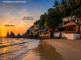 This is it Stays - Beach View Rooms & Huts, hotel a Arambol