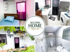 Second Home Resort - AC Units, Kitchen, Attached Bath Room, & WiFi
