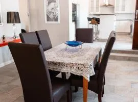 Casa Nossa - 1 spacious bedroom house 2
