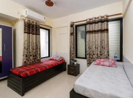 Ac Bed with breakfast In Thane ovale naka ghodbunder road only for Male, hotel em Thane