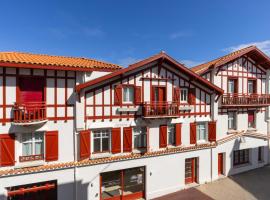 Hôtel Kemaris, хотел в Биариц