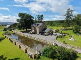 The Doune, Luxury Traditional Country House with hot tub