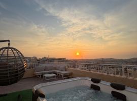 PrimeRose Penthouse & Jacuzzi, hotel sa Sannat