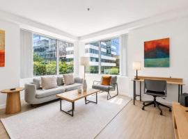Luxury Apt Terrace with Grills & Lounge, hotel a East Cambridge
