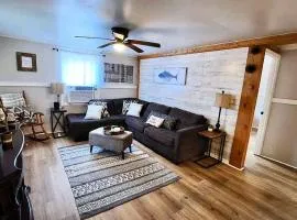 Charming Cottage fenced backyard & boat parking
