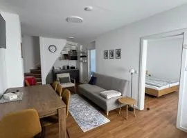 Freistehendes Ferienhaus mit 4 Schlafzimmern nur 1 Gehminute vom Bahnhof