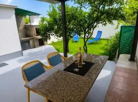 Studio Silvia - Free parking, WiFi & private yard with BBQ