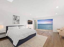 Malibu Beachfront Home with Rock Spa Ocean Views & Huge Deck, готель у місті Малібу