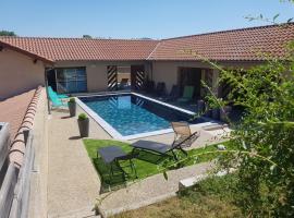 Hôtel Les Rives D'Allier, hotell i Mazeyrat-d'Allier
