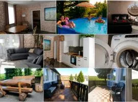 Familien FEWO Spielzimmer Balkon nahe Freizeitpark Plohn DZ eig Bad Küche gratis Kaffee Sitzecke Gemeinschaftspool im Garten Frühstückskorb auf Anfrage
