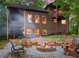 Deluxe Cabin For Groups Near Helen w Hot Tub