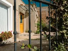 Casa Bonarda by Vindecaf