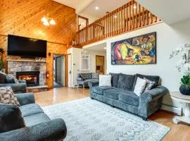 Split Rock Resort: Family Getaway w/ Fire Pit!