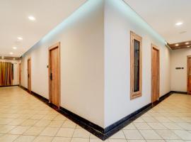 Hotel O by OYO REFRESH INN & SUITES, хотел в Кожикод