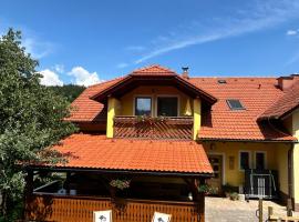 Farm Stay Gradišnik Peaceful Countryside with Homemade Breakfast, Hotel in Prevalje