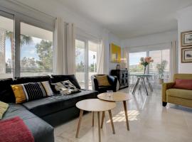 Sunny Golf Apartment，埃斯特波納艾斯特波納高爾夫球場（Estepona Golf）附近的飯店