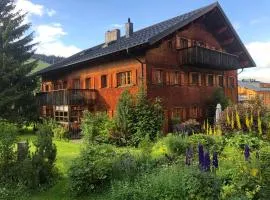 Alpina Lech - Geborgen in den Bergen