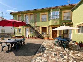 Apartamentos casa Carola, hotel di Viodo