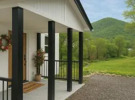 Blue Ridge Main St. Mountain View Cottage