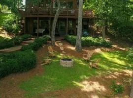Chalet On Smith Lake - Perfect Lakeside Retreat!