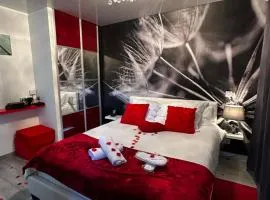 "glamappartspa" design experience & Parking