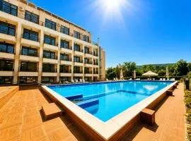 White Rock Castle Apartments - Pool & SPA
