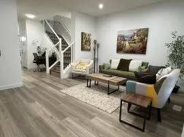 Slice of Heaven-Near Spruce Meadows 2 Car Garage - Central AC avail - Slps 8 -Entire Home