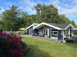 Vejby Strand cabin near beach & Heatherhill - 101 m2, hotel v destinaci Vejby