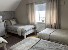 Dernvale House - Single room -sleeps 4