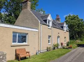 2-Bed Country Cottage Sleeps 5 & Pet Friendly