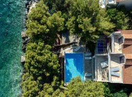 Waterfront Villa Dora by Villas Guide